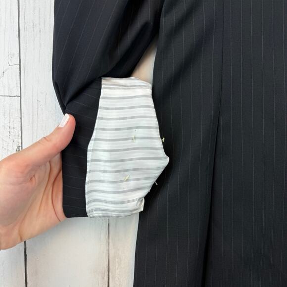 NWT Pronto Uomo Black Pinstripe Wool Platinum 2 Button Blazer Size 44 X-Long - Picture 8 of 16
